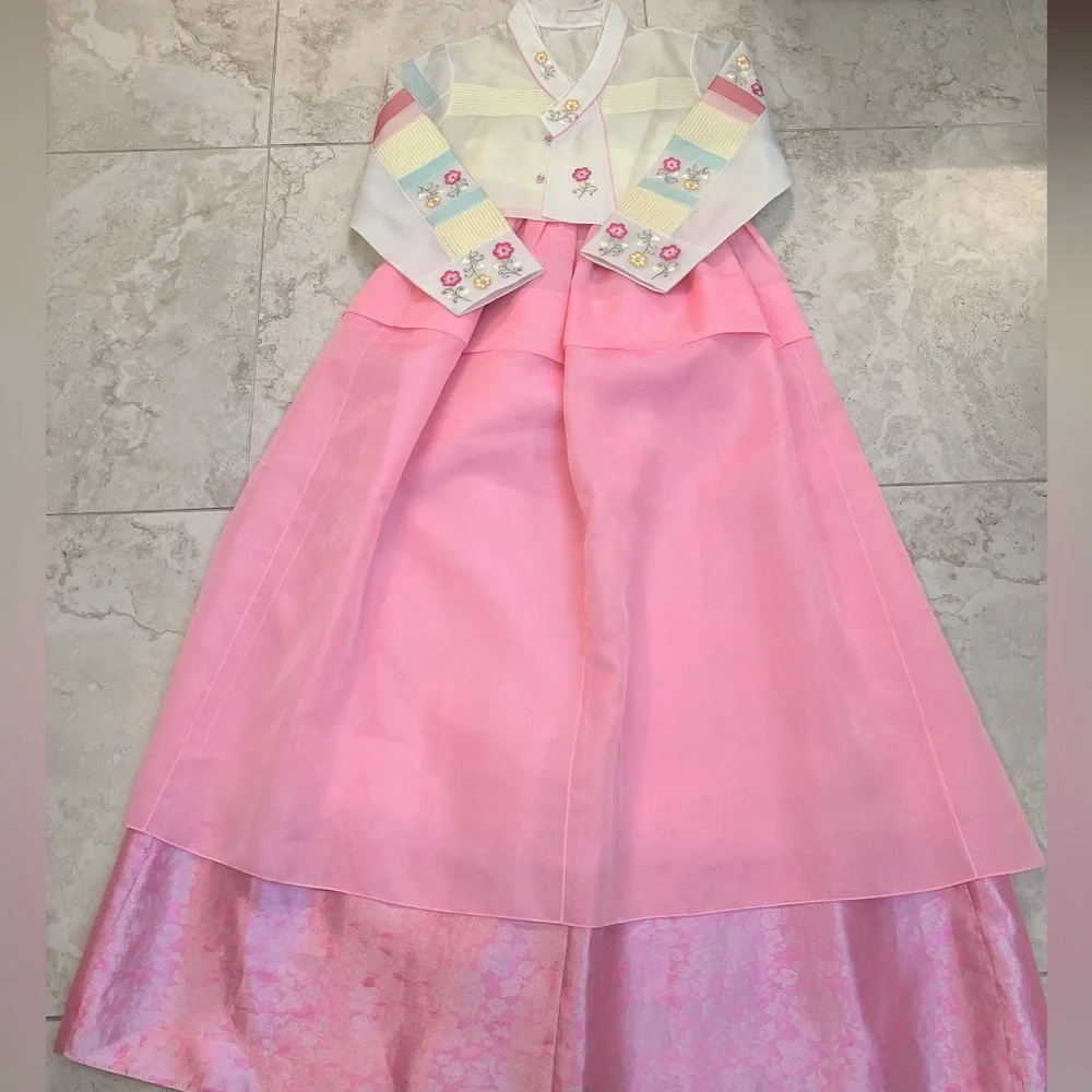 Korean Hanbok - Picture 1 of 7